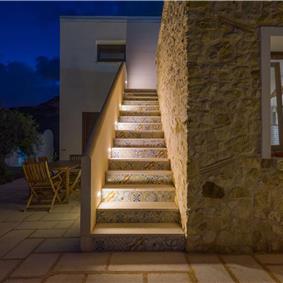 4 bedroom villa with infinity pool, Alcamo, sleeps 6-8